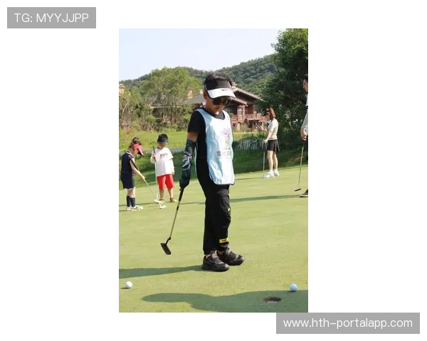 九洞亲子配对赛温情开场，家庭协作成青少年高尔夫赛事特色环节